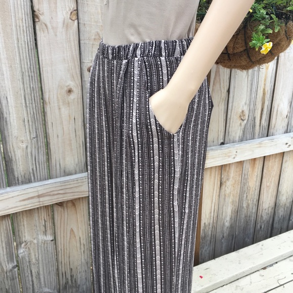 BEAUTIFUL DRAPED BROWN and CREAM PANTS - Picture 10 of 14